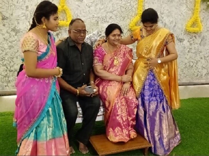 Srinivas Gupta Koppal, Karnataka Man Srinivas Murthy Gets Life-Size Statue Of Wife Installed, Pictures Go Viral Believe It Or Not, That's Not A Real Lady! Karnataka Man Gets Life-Size Statue Of Deceased Wife For Grih Pravesh Ceremony| | Check Pictures