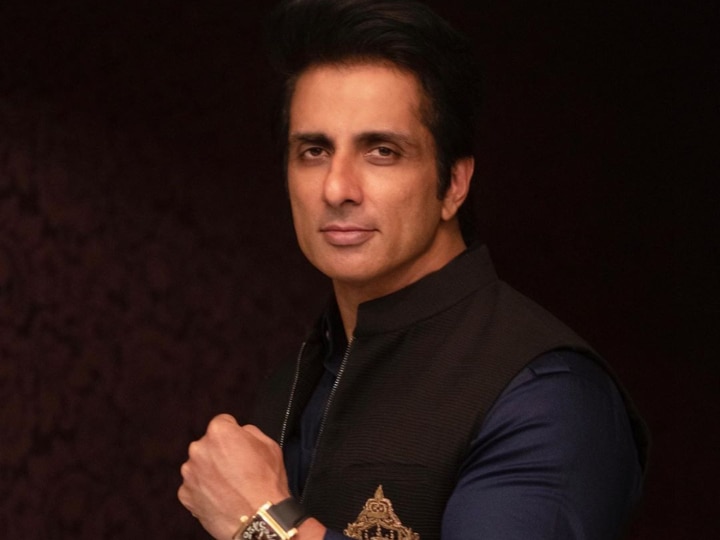 Migrants Messiah Sonu Sood Helps An Auto Driver By Fixing Surgery Date For His Injured Hand Sonu Sood Helps An Auto Driver By Fixing Surgery Date For His Injured Hand; Asks Something SPECIAL In Return
