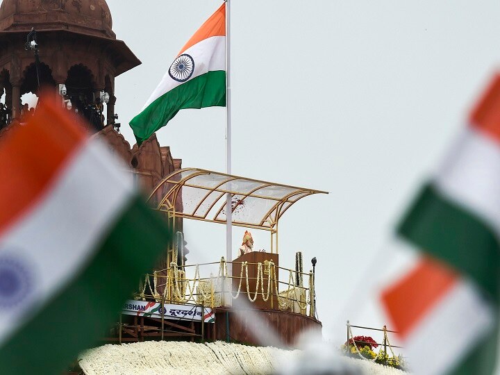 Independence Day 2022 Indian National Flag House to house patriotism Happy Independence Day 2022 : வீட்டுக்கு வீடு நாட்டுப்பற்று! திரும்பும் திசையெல்லாம் மூவர்ணக்கொடி! சுதந்திர தினக்கொண்டாட்டம்!