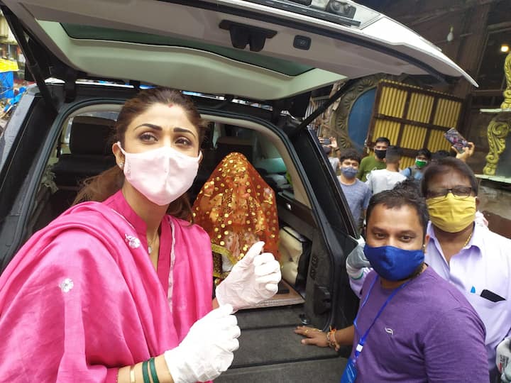 Shilpa takes her bappa home