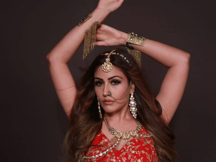 Naagin 5: Ekta Kapoor Reveals First Look Of Surbhi Chandna As 'Naagin' PICS Naagin 5: Ekta Kapoor Reveals FIRST LOOK Of Surbhi Chandna As 'Naagin'