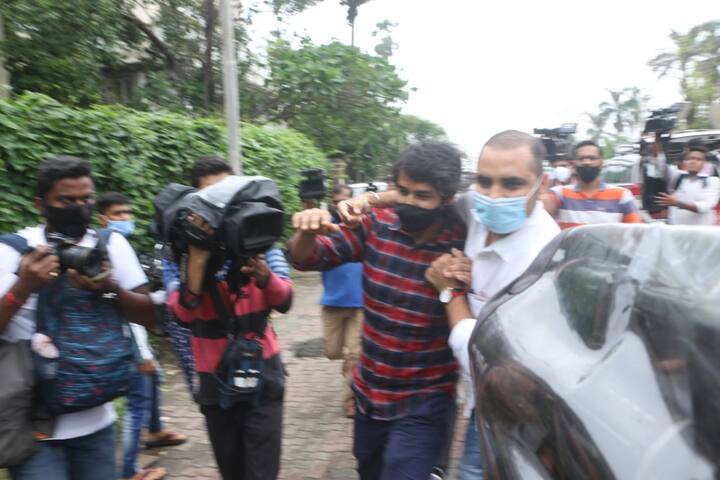 Sushant Singh Rajpiut's cook Neeraj with CBI officials