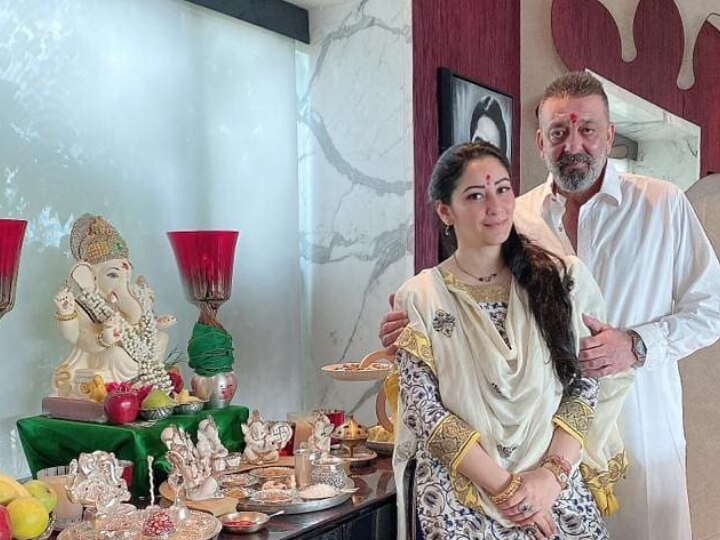 Ganesh Chaturthi 2020: After Lung Cancer Diagnosis, Sanjay Dutt & Wife Maanayata Dutt Celebrate Festival PIC Ganesh Chaturthi 2020: Sanjay Dutt Celebrates Festival With Wife Maanayata, Wishes 'Bappa Bless Us All With Health & Happiness', See PIC!