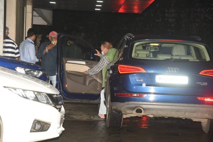 Salman's father Salim also attended the celebrations. (All PICS Credit: Manav Manglani)