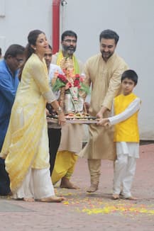 Ganesh Chaturthi 2020: Shilpa Shetty Kundra Dances With Son Viaan And Husband Raj Kundra During Ganpati Visarjan, See PICS
