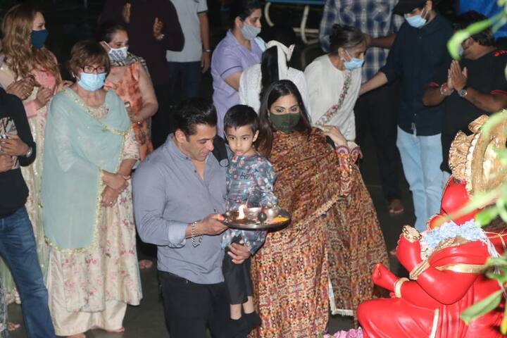 Doting mamu Salman holding his nephew Ahil while performing the aarti