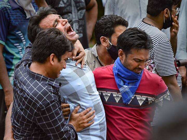 Mumbai: Relatives mourn the death of a victim who died after a five-storey apartment building collapsed in Mahad, Tuesday, Aug. 25, 2020.  The incident took place on Monday night. (PTI Photo/Kunal Patil)