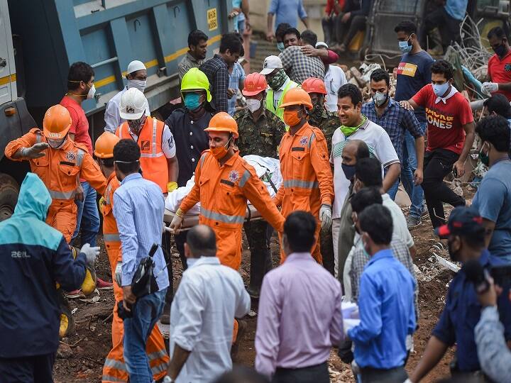 Raigad: Rescue personnel carry a body recovered from the site, where a five-storey building collapsed, in Mahad in Raigad district, Tuesday, Aug. 25, 2020. The incident took place on Monday night. (PTI Photo/Kunal Patil) (PTI25-08-2020_000051B)