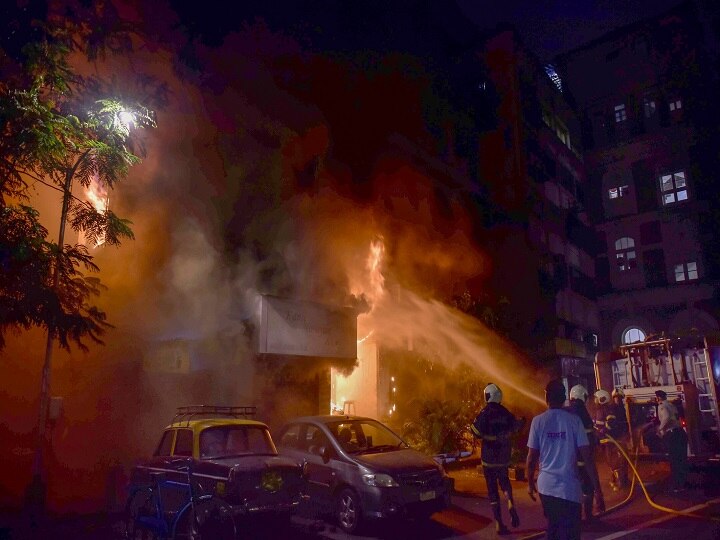 Mumbai Fire News: Two Fires On The Same Day In Mumbai Fort Area and Worli Mumbai Sees Two Major Fires On The Same Day; 22-Year-Old Man Injured In Fort Area Blaze