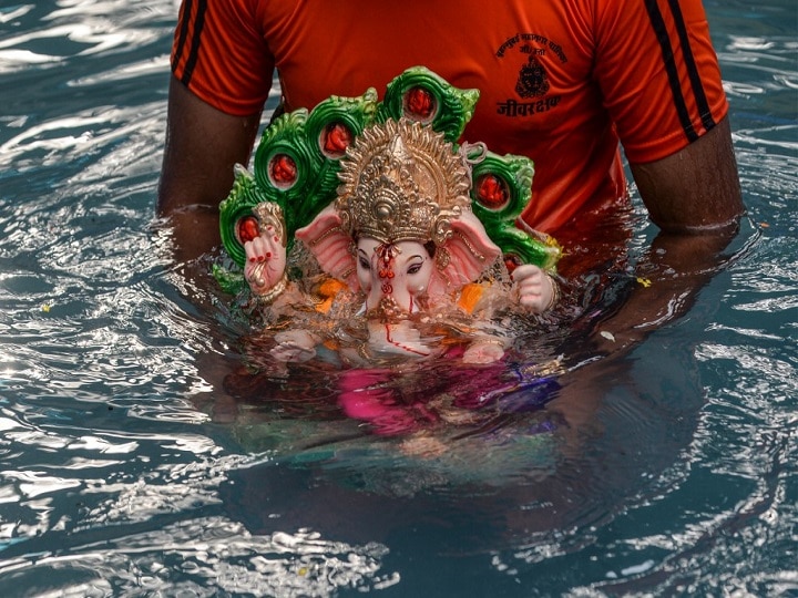 Ganpati Visarjan Vidhi Ganpati Visrajan 2020 on 1 September Shubh Muhurat immersion precautions Ganesh Visarjan 2020: Here Are The Timings & Other Important Details To Note For Ganesh Visarjan On September 1