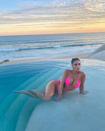 PICS: Reality TV Star Kim Kardashian Raises OOMPH In Pink Bikini While Posing In A Beach