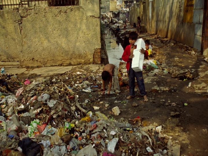 SC Orders Eviction Of 48,000 Slums Near Delhi Rail Tracks, Take A Look At The Hapless Face Of India-The JhuggiWalas