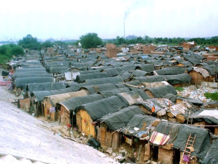 SC Orders Eviction Of 48,000 Slums Near Delhi Rail Tracks, Take A Look At The Hapless Face Of India-The JhuggiWalas