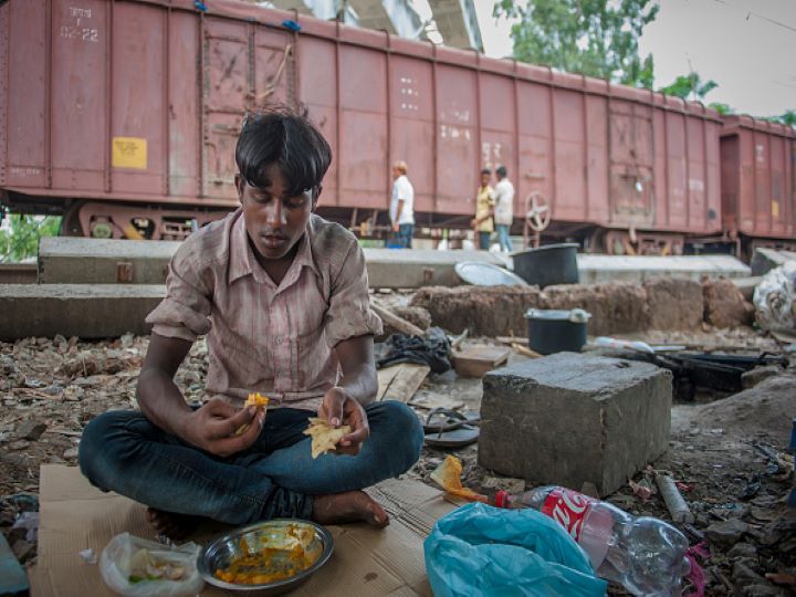 SC Orders Eviction Of 48,000 Slums Near Delhi Rail Tracks, Take A Look At The Hapless Face Of India-The JhuggiWalas