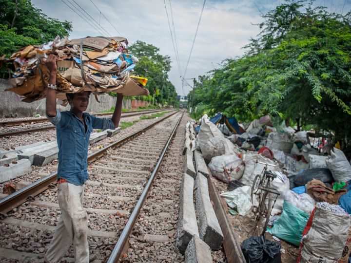 SC Orders Eviction Of 48,000 Slums Near Delhi Rail Tracks, Take A Look At The Hapless Face Of India-The JhuggiWalas