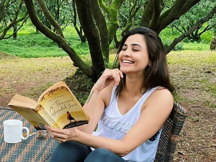 Daisy Shah Gets Trolled For Her Smiling PIC While Reading ‘A Thousand Splendid Guns’, Actress Says ‘DM Me Rule Book If You Find It’ Daisy Shah Gets Trolled For Her Smiling PIC While Reading ‘A Thousand Splendid Guns’; Actress Says ‘DM Me Rule Book If You Find It’