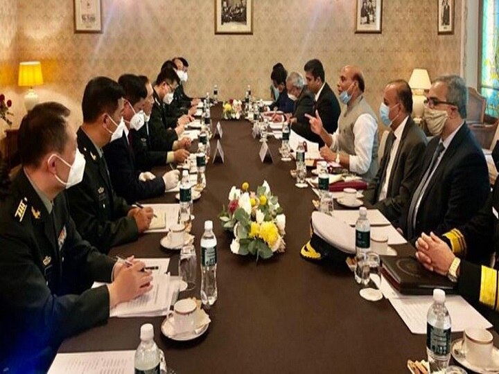 India China Defence Ministers SCO Meet Rajnath Singh meets the Chinese Conter part General Fenghe in Moscow India-China Tensions: Rajnath Singh Meets Chinese Defence Minister In Moscow Following Beijing's Request