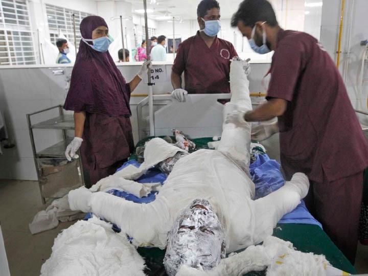 Underground Gas Pipeline Explosion Near Mosque Causes Dozens To Get Injured In Dhaka Bangladesh Dozens Of Worshippers At Bangladesh Mosque Critically Burned After Underground Gas Pipeline Explodes