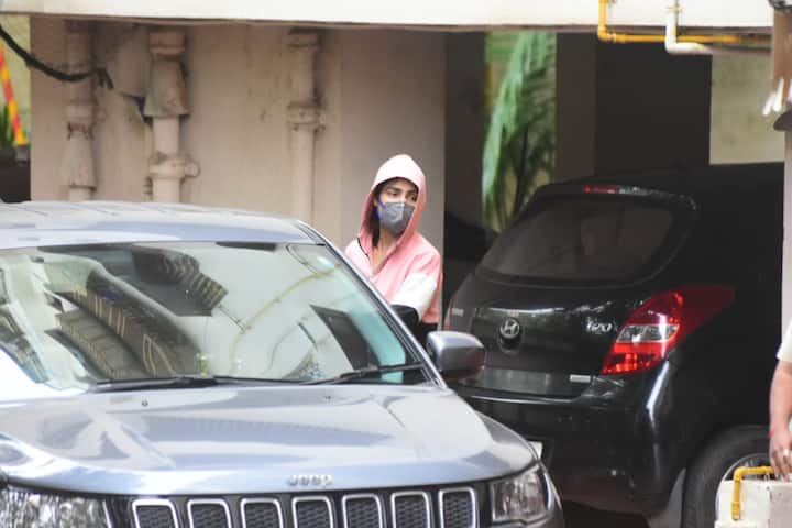 After a marathon six-hour questioning on Sunday, Rhea arrived at the Narcotics Control Bureau (NCB) office in South Mumbai at 9.30 am on Monday