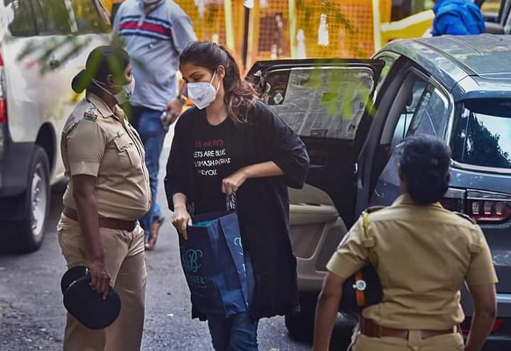 ‘Let’s Smash Patriarchy’ Reads Rhea Chakraborty's T-Shirt As She Arrives For Third Day Of Questioning At NCB