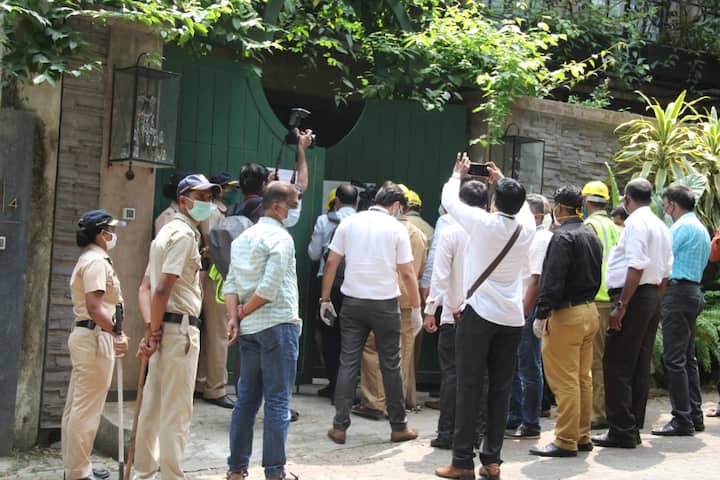 Responding to BMC's move, Kangana compared her office to Ram Temple and said that Babar is demolishing it.