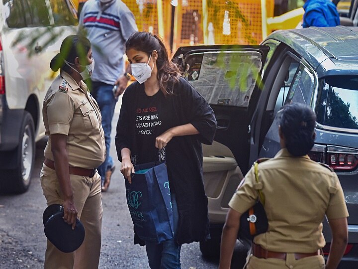 Rhea Chakraborty Showik Bail Plea Hearing At Mumbai Court Today Drugs Case Linked With Sushant Singh Rajput Death Rhea Chakraborty Bail Plea Hearing Today: 10 Things To Know In Drugs Case Linked With Sushant Singh Rajput's Death