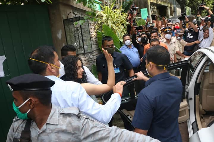 Bollywood actress Kangana Ranaut visited her Pali Hill Bungalow on Thursday (September 10), a day after the BMC demolished parts of her property in Mumbai, citing ‘illegal alterations’. (PIC Credit: Manav Manglani)