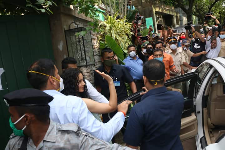 Kangana Ranaut, last seen in ‘Panga’, waved at the paparazzi before entering her damaged office. (PIC Credit: Manav Manglani)