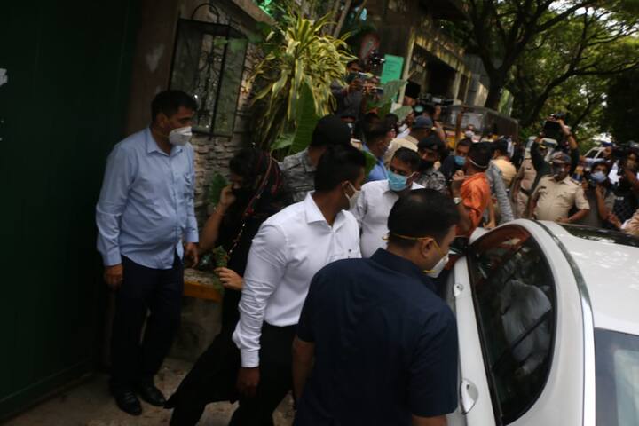 Kangana Ranaut’s lawyer Rizwan Siddiqui, while talking to ABP News, said that the ‘Tanu Weds Manu’ actress suffered losses worth Rs 2 crore. He added that the BMC officials destroyed several expensive artefacts and luxury items inside the property. (PIC Credit: Manav Manglani)