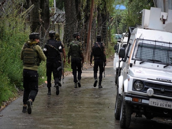 J&K: One Terrorist gunned down by security forces during encounter in Shopian; Search Operation continues J&K: One Terrorist Gunned Down By Security Forces During Encounter In Shopian; Search Operation Still Underway