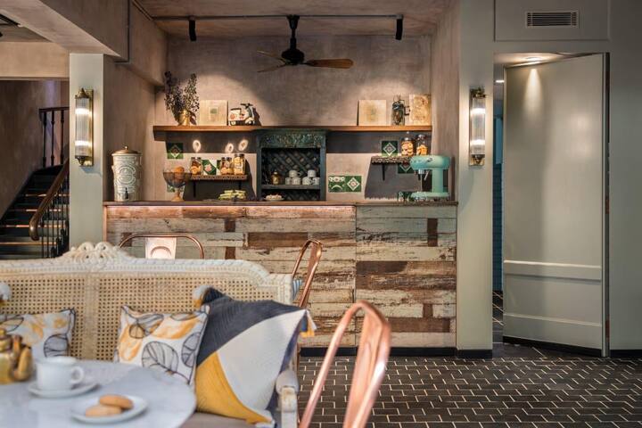 After the incident, many celebs, leaders, and fans came out in support of the actress and slammed the state government for taking the action against Kangana. The actress lashed out at those who supported BMC's drive. 