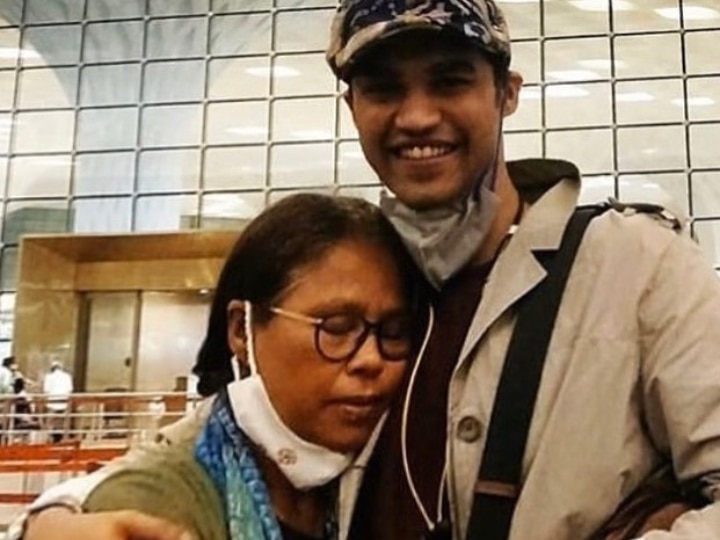 Irrfan Khan Son Babil Khan Shares PIC With Mother Sutapa Sikdar, Writes 'there is nothing left for me to live now but you and Ayaan' 'There Is Nothing Feft For Me To Live Now But You And Ayaan': Irrfan Khan's Son Babil Pens Heartwarming Post For Mother Sutapa Sikdar