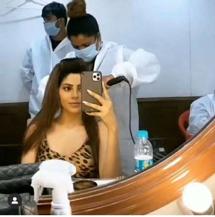 One of the confirmed contestant this year is South Indian actress Nikki Tamboli, who shared a glimpse from the sets of ‘Bigg Boss 14’. She can be seen doing her make-up for her special act for the grand premiere episode of ‘Bigg Boss 2020’.
