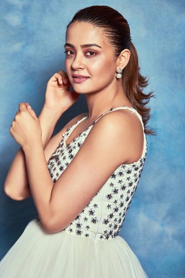‘Hate Story 2’ actress Surveen Chawla also tweeted, ‘Let them creep Let them crawl U my friend As always stand tall These false flag bearers of feminism....Opportunism??? They dont honour men like u, For their lack of knowledge in knowing know who u really are, And claims they make,that are just so bizarre!’