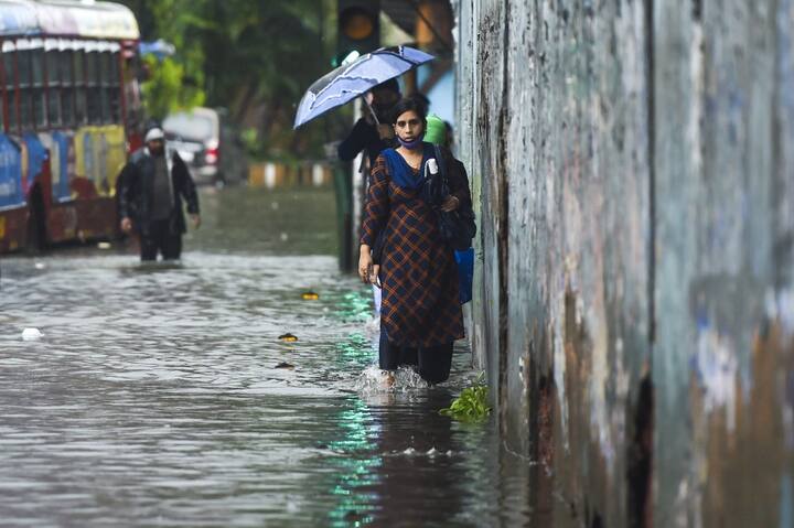 The Santacruz observatory (in western suburbs) received 286.4 mm rainfall during the 24-hour period ending at 8.30 am on Wednesday, India Meteorological Department's (IMD) Mumbai informed. The Colaba observatory (in south Mumbai) recorded 147.8 mm rainfall during the same period. (Image: AFP)