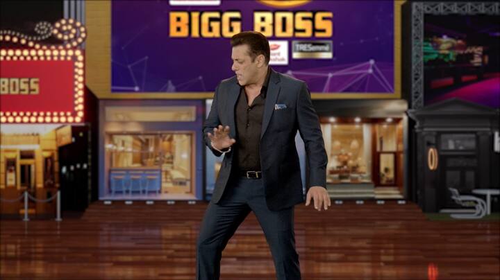 The makers of ‘Bigg Boss 14’ have confirmed that playback singer Kumar Sanu’s son Jaan Kumar Sanu is the first confirmed contestant of ‘BB 14’. Jaan received tips from Sidharth Shukla, who won ‘Bigg Boss 13’ earlier this year. (PIC Credit: Colors TV’s Twitter) 