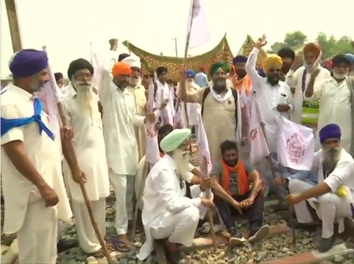 Main opposition party, Congress has also launched from today, a two-month-long ‘mass movement’ against the government over the farm bills. Meanwhile, 
Minister of Agriculture & Farmers Welfare, NS Tomar has said that Congress is misleading the farmers. Image (Twitter/ANI)