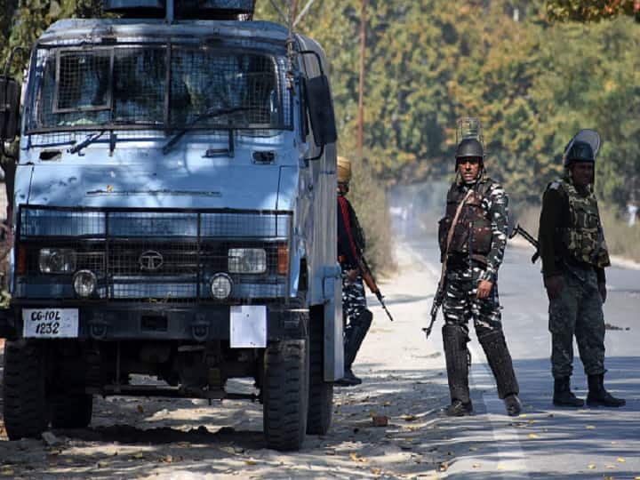 J&K: 2 Civilians Injured After Shell Explodes Near Encounter Site In Anantnag; Two Lashkar Militants Killed J&K: 2 Civilians Injured After Shell Explodes Near Encounter Site In Anantnag; Two Lashkar Militants Killed