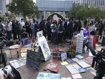 Breonna Taylor’s Death: Protestors Hold 'Black Lives Matter' Posters In Louisville, NYC, LA After Jury Dismisses Charges Against American Cops