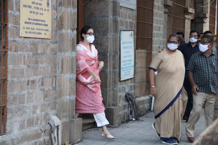 Sara Ali Khan came at 1.15 p.m. at the NCB office in Ballard Pier area in Mumbai.
