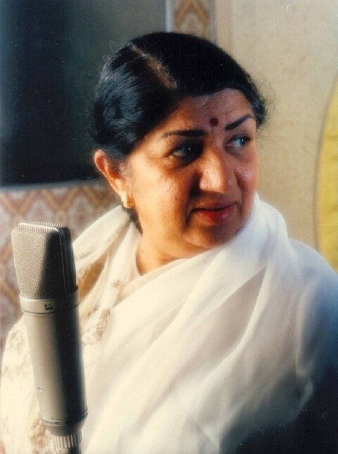 Lata Mangeshkar Birthday Special: Here Are Some Rare & Interesting