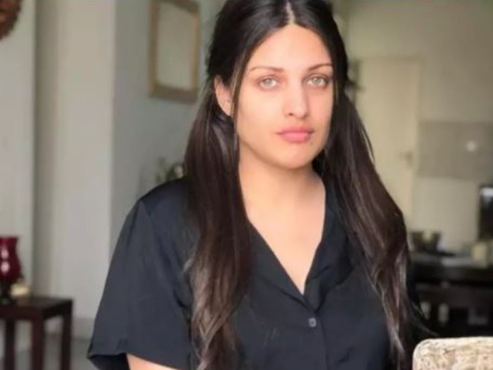 Bigg Boss 13's Himanshi Khurana Rushed To The Hospital Days Testing COVID-19 Positive   COVID-19 Positive Himanshi Khurana Rushed To The Hospital After Her Oxygen Saturation Level Went Down!