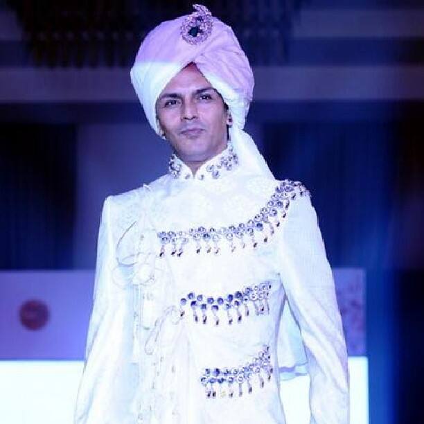 Who can ever forget Imam Siddique? The controversial 'Bigg Boss' contestant created a lot of buzz with his antics in the sixth season of 'Bigg Boss'. Although, he lost to Urvashi Dholakia in the finale, he ended up becoming one of the most popular contestants of the season.