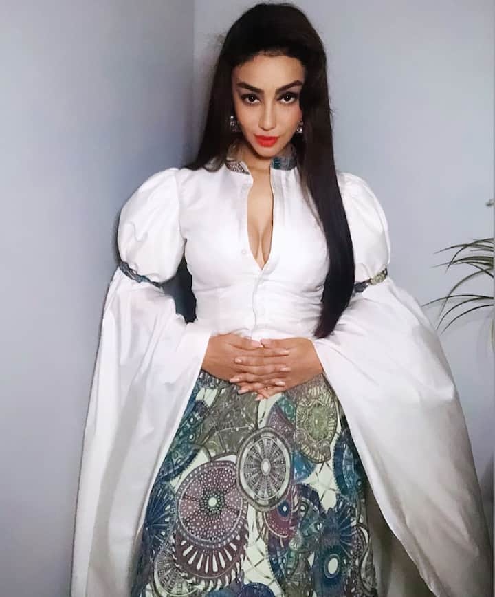 Mahek Chahal hogged the limelight during her stint in 'Bigg Boss 5'. She finished as the first runner up of 'Bigg Boss 5' while TV's popular bahu Juhi Parmar took home the winner's trophy.