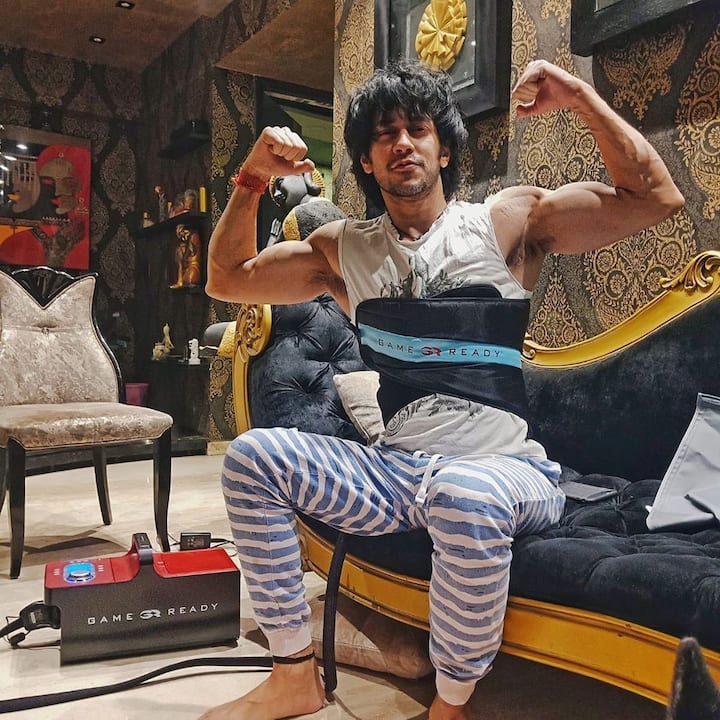 Fans were rooting for Rishabh Sinha to win 'Bigg Boss 9'. The 'Qubool Hai' actor entered the show as a wildcard contestant and immediately won hearts. He is the first runner-up of 'Bigg Boss 9'. Prince Narula added another feather to his hat by winning his third consecutive show after Roadies and Splitsvilla.