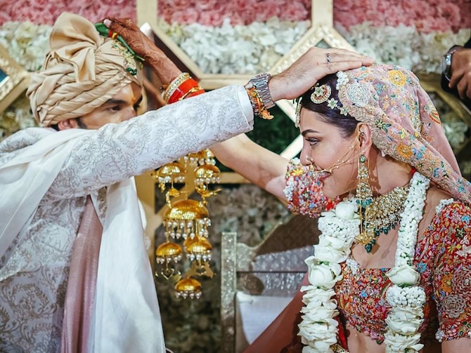 Kajal Aggarwal Shares Stunning PICS From Her 'Punjabi Meets Kashmiri  Wedding', Says 'I Married My Best