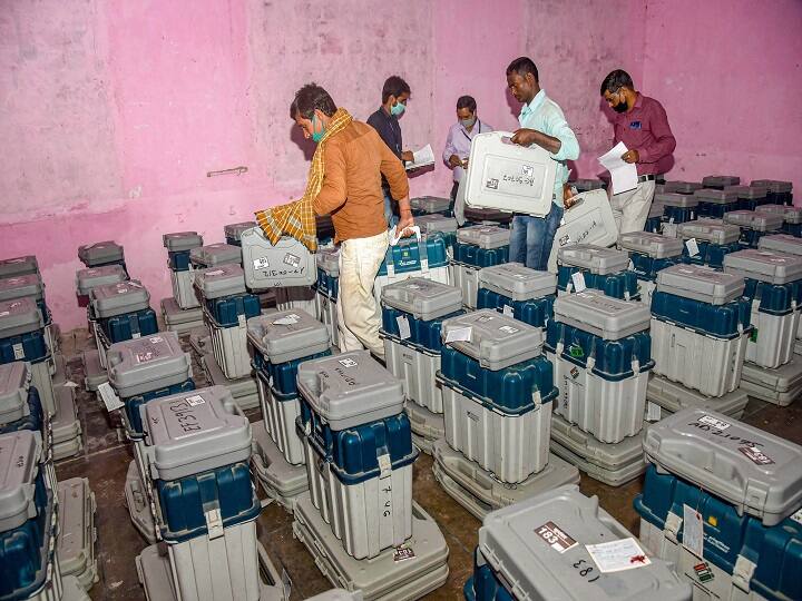Patna: Electronic Voting Machine (EVM) sealing officers check EVMs and Voter-Verified Paper Audit Trail (VVPAT) ahead of the second phase of Bihar assembly polls. (Image: PTI)