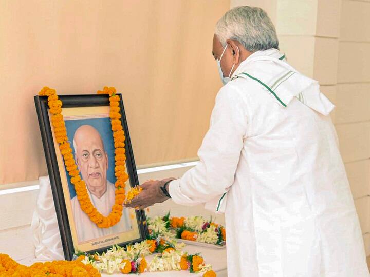 Bihar Chief Minister Nitish Kumar pays tribute to India's first Home Minister Sardar Vallabhbhai Patel on his 145th birth anniversary, in Patna, Saturday. (Image: PTI)