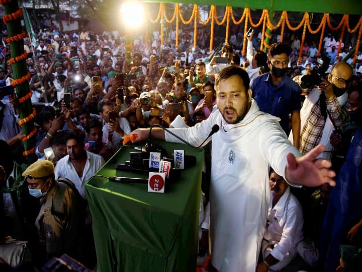 Rashtriya Janata Dal (RJD) leader Tejashwi Prasad Yadav addresses during a campaign for the second phase of Bihar Assembly polls, at Bidupur Raghopur in Vaishali district. (Image: PTI)