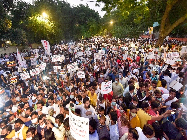 Widespread protest have erupted across nation against the gangrape and murder of Hathras woman. A glimpse of protest at Jantar Mantar.  (PTI Photo/Vijay Verma)
